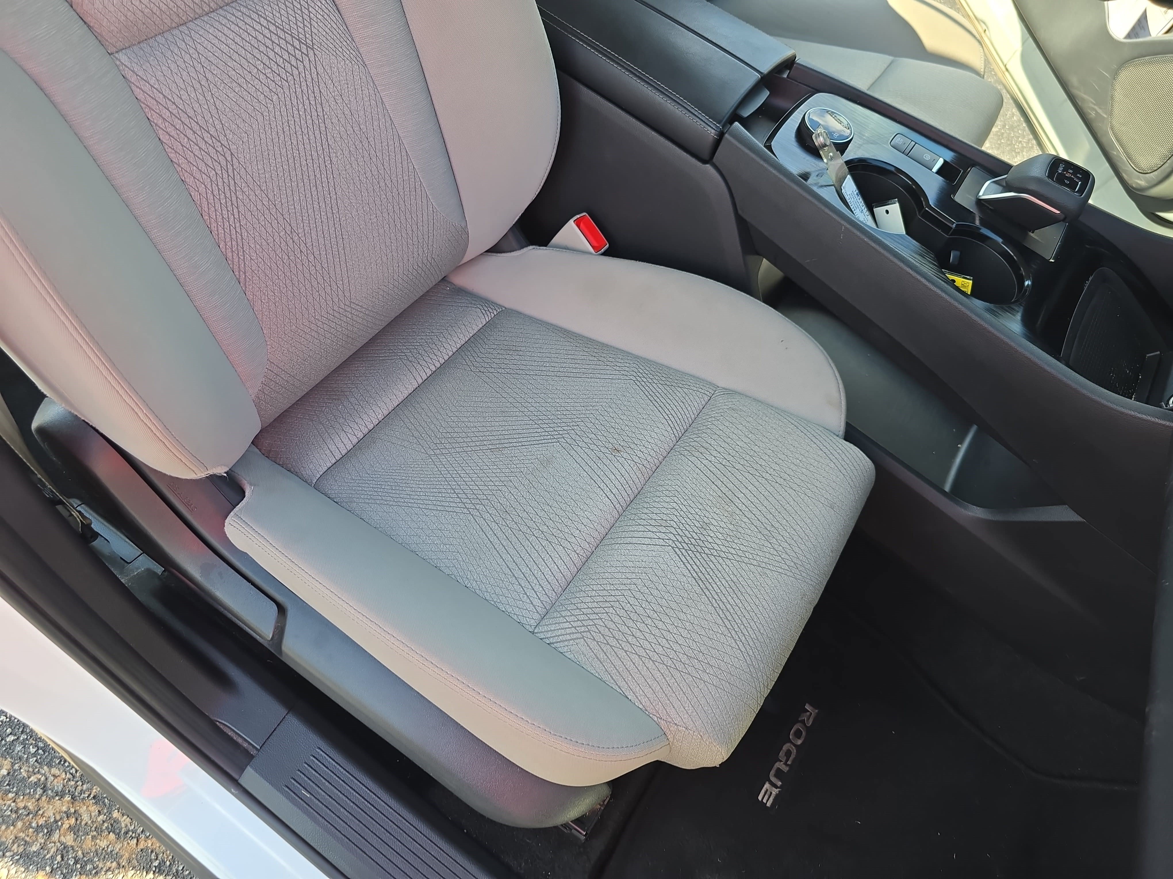 Used 2025 Nissan Rogue SV AWD/4WD image 10