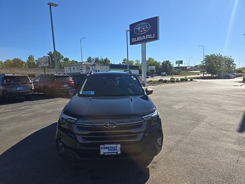 Certified 2025 Subaru Forester Premium w/ Convenience Package #1 AWD/4WD image 3