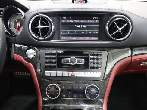 Used 2013 Mercedes-Benz SL 550 image 19