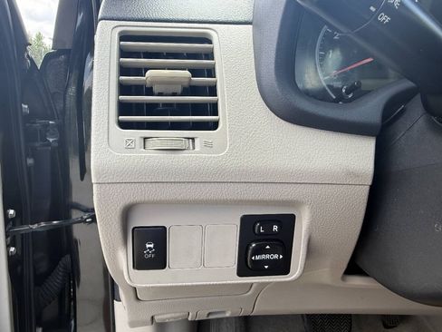 Used 2013 Toyota Corolla L FWD image 14