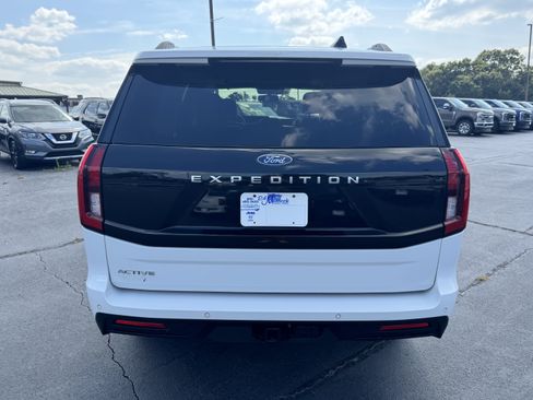 Certified 2025 Ford Expedition Active AWD/4WD image 6