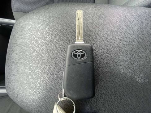 Used 2023 Toyota RAV4 LE AWD/4WD image 31