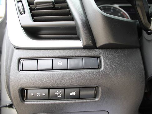 Used 2025 Nissan Rogue SV w/ SV Premium Package AWD/4WD image 18