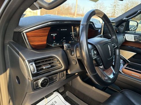 Used 2019 Lincoln Navigator L Reserve image 21