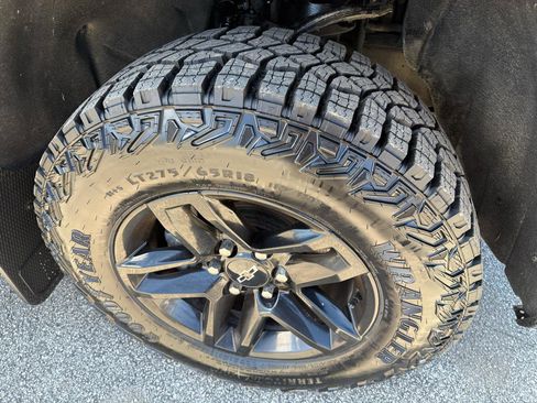 Used 2022 Chevrolet Silverado 1500 Custom Trail Boss w/ Midnight Edition AWD/4WD image 9