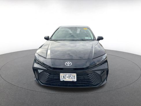 Used 2025 Toyota Camry LE image 3