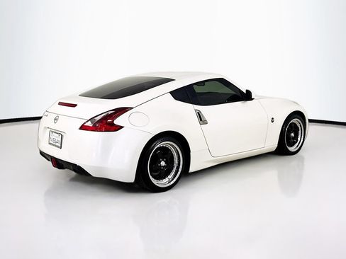 Used 2020 Nissan 370Z Coupe RWD image 7
