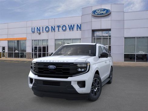 New 2025 Ford Expedition Active image 2