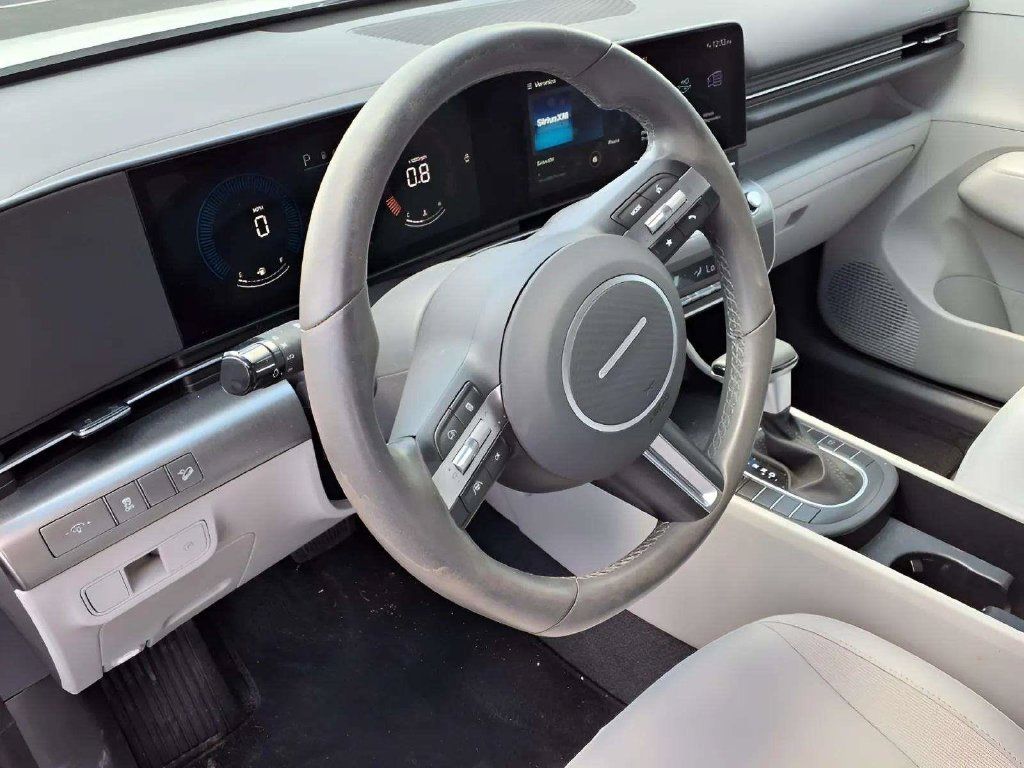Used 2025 Hyundai Kona SEL FWD image 12