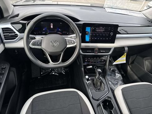 New 2026 Volkswagen Taos SE FWD image 7