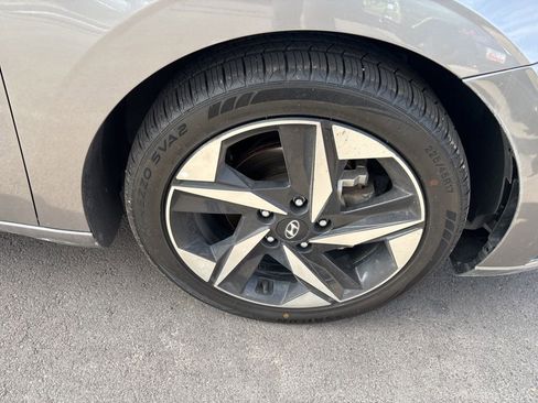 Used 2023 Hyundai Elantra SEL w/ Convenience Package FWD image 2