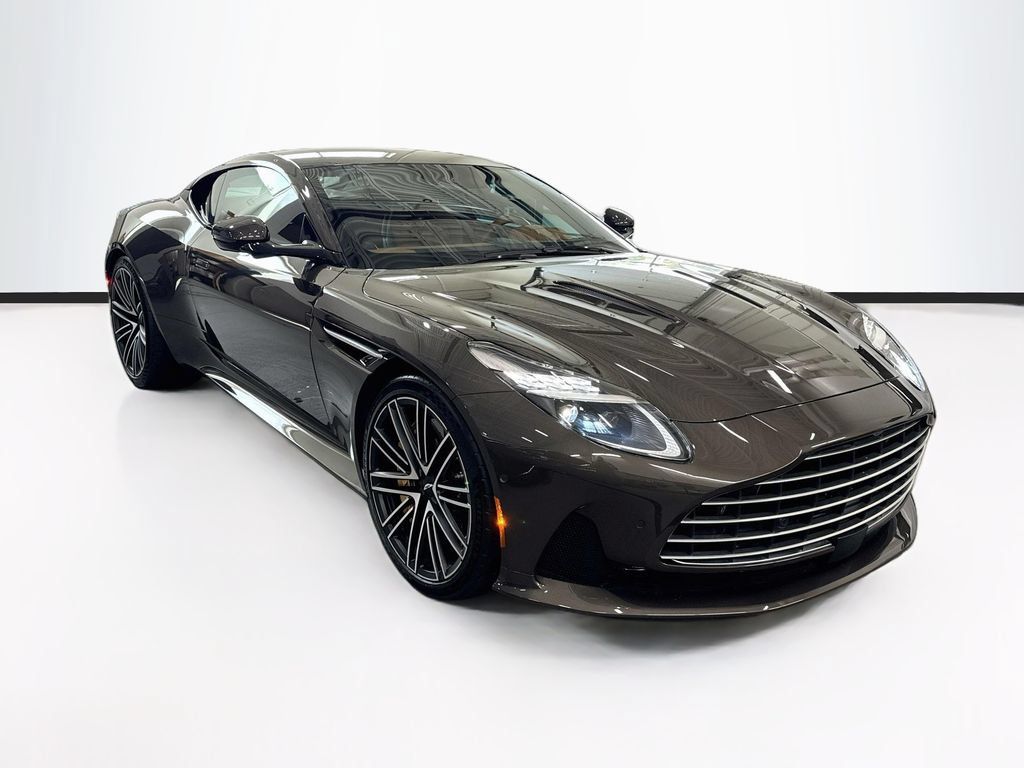 Used 2024 Aston Martin DB12 Coupe RWD image 3
