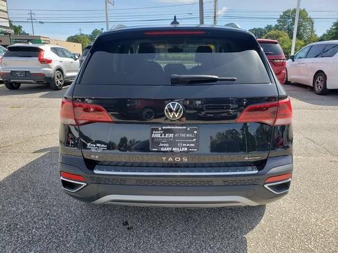 Used 2023 Volkswagen Taos SE w/ Panoramic Sunroof Package AWD/4WD image 4