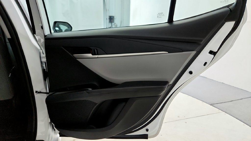 Used 2025 Toyota Camry LE AWD/4WD image 27