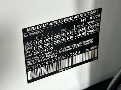 Used 2025 Mercedes-Benz GLB 250 4MATIC image 12