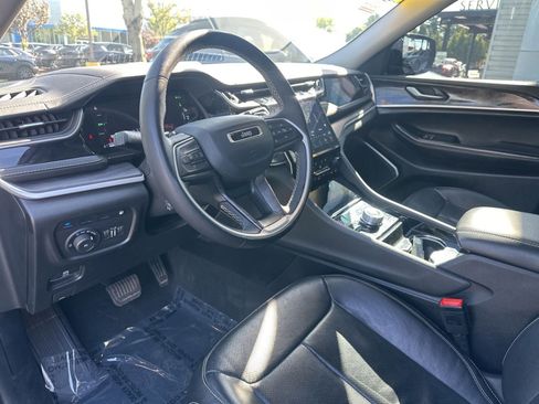Used 2022 Jeep Grand Cherokee Limited 4xe w/ Luxury Tech Group II AWD/4WD image 6