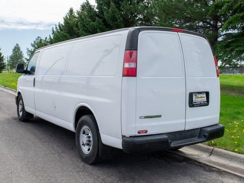 Used 2017 Chevrolet Express 3500 Extended image 4