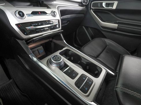 Used 2022 Ford Explorer XLT w/ Equipment Group 202A image 23