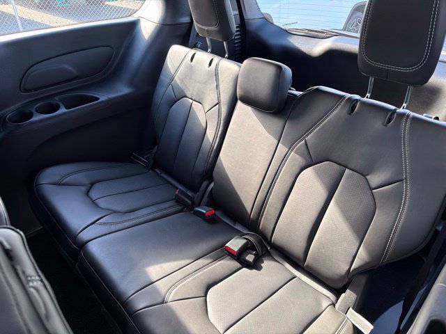 New 2027 Chrysler Pacifica Select FWD image 8