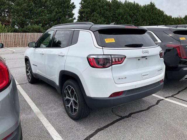 Used 2024 Jeep Compass Limited AWD/4WD image 4