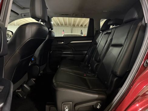 Used 2015 Toyota Highlander XLE AWD/4WD image 12