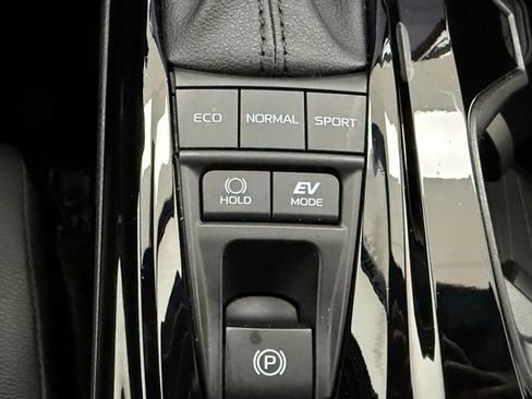 Used 2025 Toyota Camry XSE FWD image 21