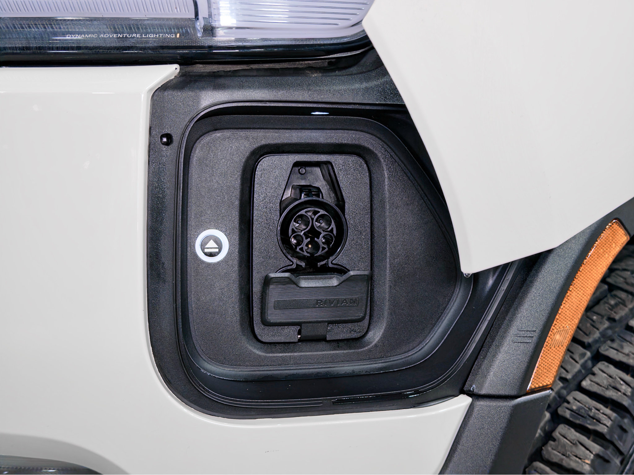 Used 2025 Rivian R1S Premium Dual AWD/4WD image 5
