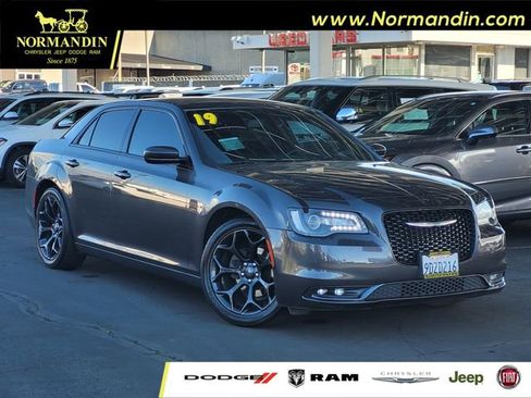Used 2019 Chrysler 300 S image 1