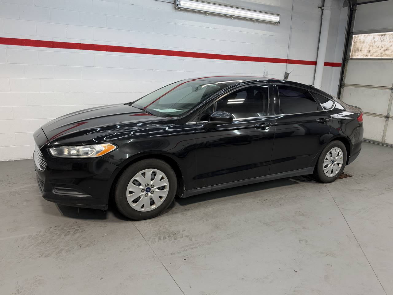 Used 2014 Ford Fusion S FWD image 2