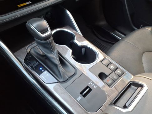 Used 2023 Toyota Highlander Platinum FWD image 19