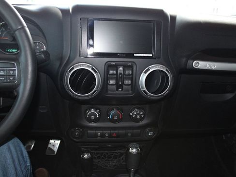 Used 2016 Jeep Wrangler Unlimited Sahara w/ Connectivity Group AWD/4WD image 13