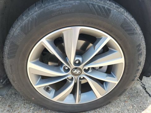 Used 2020 Hyundai Santa Fe SEL w/ Convenience Package FWD image 12