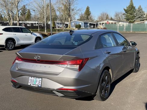 Used 2021 Hyundai Elantra SEL image 8