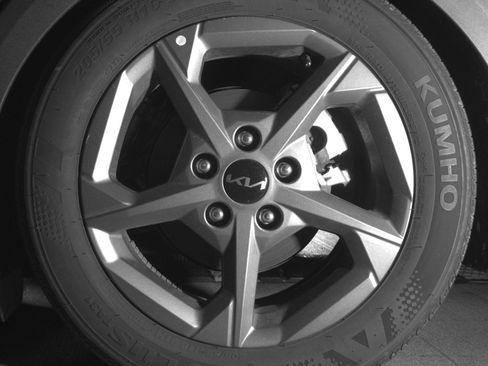 Used 2025 Kia K4 LXS image 14