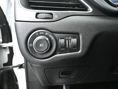 Used 2019 Jeep Cherokee Trailhawk image 30