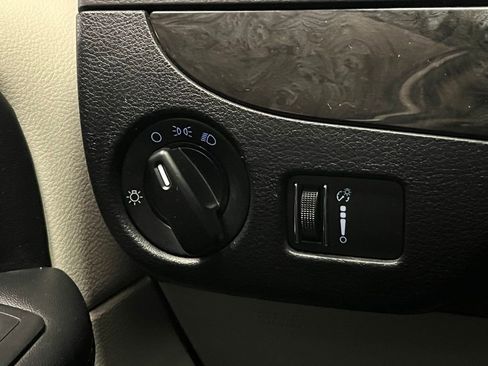 Used 2020 Dodge Grand Caravan SE w/ Rear Park Assist Package FWD image 11