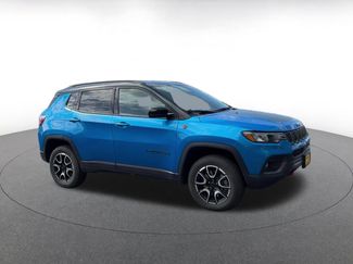 Used 2025 Jeep Compass Trailhawk video 2