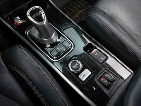 Used 2018 Mitsubishi Outlander SEL image 20