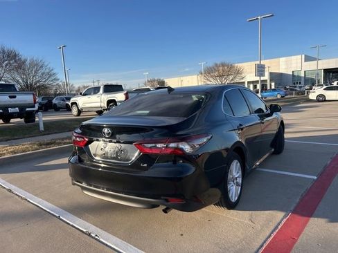 Used 2024 Toyota Camry LE image 3