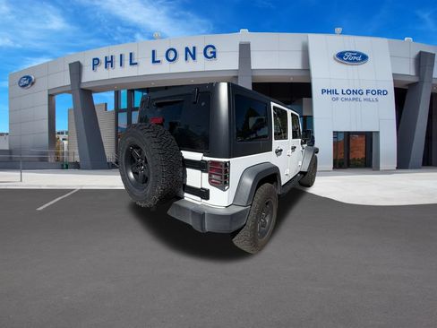 Used 2018 Jeep Wrangler Unlimited Rubicon w/ Connectivity Group AWD/4WD image 5
