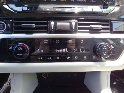 Used 2022 Nissan Pathfinder SL w/ SL Black Package FWD image 12