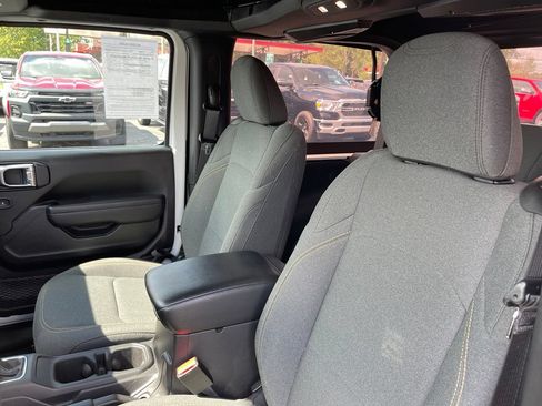 Used 2024 Jeep Wrangler Sport AWD/4WD image 12