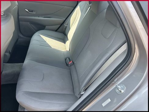 Used 2023 Hyundai Elantra SE FWD image 18