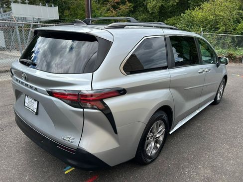 Used 2022 Toyota Sienna XLE w/ XLE Plus Package AWD/4WD image 5