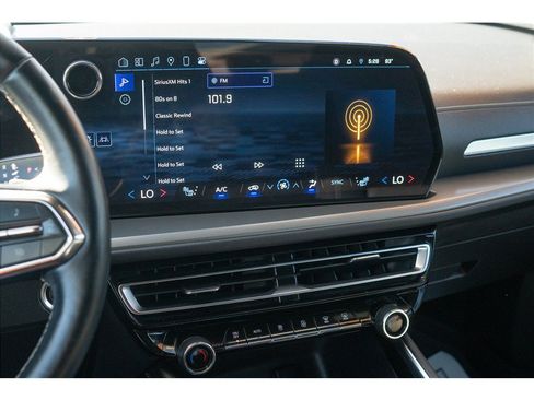 Used 2024 Chevrolet Traverse LT w/ Midnight/Sport Edition FWD image 17