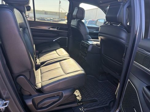 Used 2024 Jeep Wagoneer L Series II w/ Flexible Seating Group image 13
