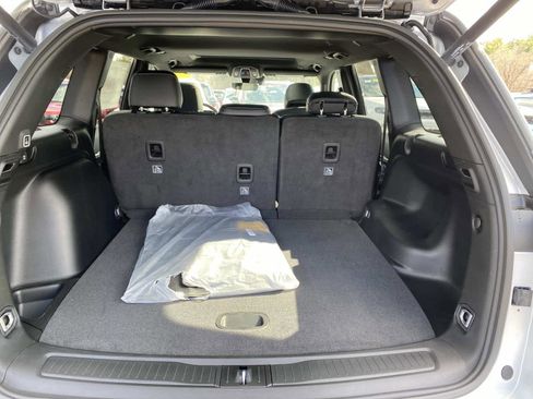 New 2026 Jeep Grand Cherokee Altitude image 5