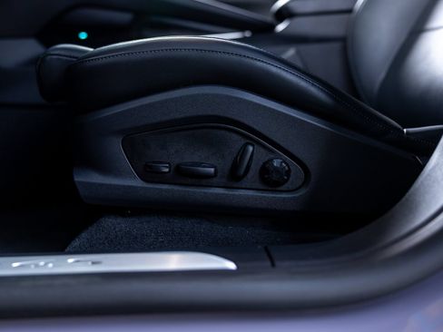 Certified 2025 Porsche Macan 4S Electric AWD/4WD image 42