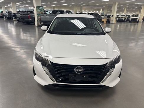 Used 2024 Nissan Sentra SV FWD image 2