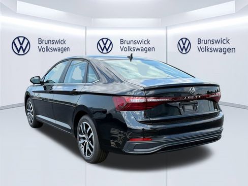 New 2026 Volkswagen Jetta SE image 4